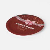 Ein kleines Santa Baby ist auf dem Weg Baby Dusche Pappteller (Schrägansicht)