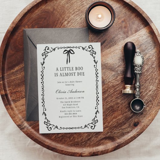 Ein kleines schwarzes Schuhwerk Halloween-Kinderdu Einladung