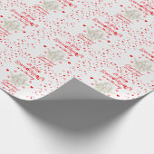 Ein kleines süßes Baby ist unterwegs mit einer Bab Geschenkpapier (Ecke)