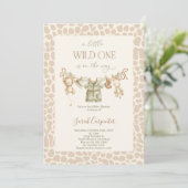 Ein kleines Wild One Safari Baby Dusche Einladung (Stehend Vorderseite)