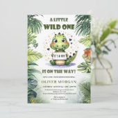 Ein kleines wildes Krokodil ist unterwegs Einladung (Stehend Vorderseite)