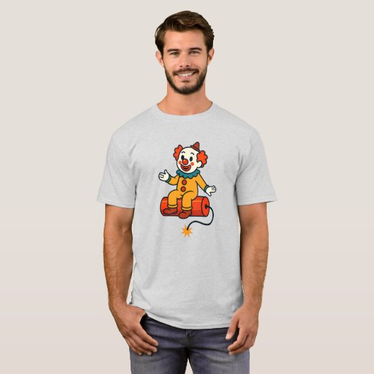 Ein komischer Clown, der auf einem fiktiven Dynami T-Shirt (Vorne ganz)