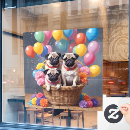 Ein Korb voller Mops und Balloons Fensteraufkleber (Café-Fenster)