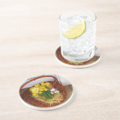 Ein Körbchen mit gelben Eizellen und blumengeschmü Sandstein Untersetzer (Seite)