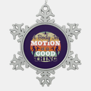 Ein Körper in Bewegung - Mädchen Gymnastik Mindset Schneeflocken Zinn-Ornament