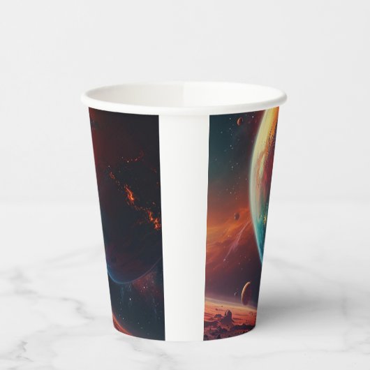 Ein kosmischer Party-Cup Pappbecher (Links)