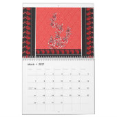 Ein kräftiger schwarzer und roter Schal mit einem  Kalender (Mär 2027)