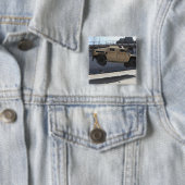 Ein Kran hebt eine M998 Humvee auf Button (Beispiel)