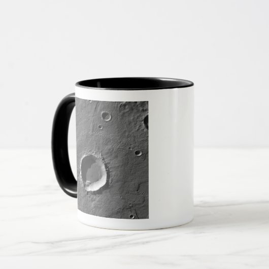 Ein Krater auf Mars Tasse (Vorderseite Links)