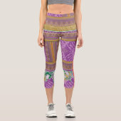 ein Kreuzstich mit lila und gelber Ba Capri Leggings (Vorderseite)