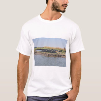 Ein Krokodil, das in der Nähe des Zambezi-Flusses T-Shirt