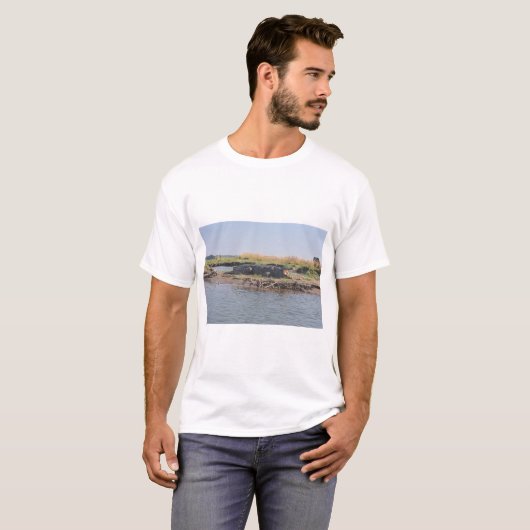 Ein Krokodil, das in der Nähe des Zambezi-Flusses  T-Shirt (Vorne ganz)