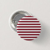 Ein kühner Look: Ein feines rotes und weißes Strei Button (Vorne & Hinten)