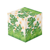 Ein künstlerisches Muster in Grün und Gold, das ei Würfel (Rückseite Schrägansicht)