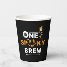 Ein kurioses BrühHalloween, das zu einer Familie p