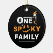 Ein kurioses Halloween-Matching-Familienkostüm Keramik Ornament (Links)
