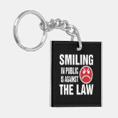 Ein Lächeln in der Öffentlichkeit ist gegen das Ge Schlüsselanhänger (Vorderseite links)