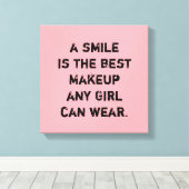Ein Lächeln ist das beste Makeup, das jedes Mädche Leinwanddruck (Insitu (Holzboden))