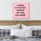 Ein Lächeln ist das beste Makeup, das jedes Mädche Leinwanddruck (Insitu (Schlafzimmer))