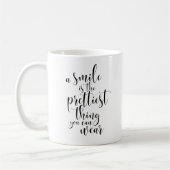 Ein Lächeln ist das hübschste, was man tragen kann Kaffeetasse (Links)