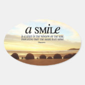"Ein Lächeln ist ein Licht" Inspiration Zitat Ovaler Aufkleber (Vorderseite)