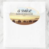 "Ein Lächeln ist ein Licht" Inspiration Zitat Ovaler Aufkleber (Tasche)