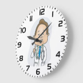 Ein lächelnder Arzt, der mit Stethoskop die Daumen Große Wanduhr (Winkel)