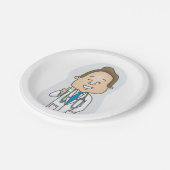 Ein lächelnder Arzt, der mit Stethoskop die Daumen Pappteller (Schrägansicht)