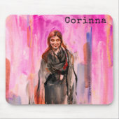 Ein lächelndes Mädchen in schwarz, rosa Hintergrun Mousepad (Vorne)