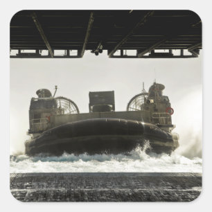 Ein LandungsbootLuftpolster bereitet vor sich Quadratischer Aufkleber