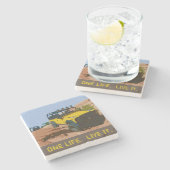 EIN LEBEN. LIVE ES. STEINUNTERSETZER (Seitenansicht)