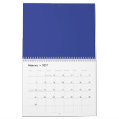 Ein lebendiger, blauer Hintergrund mit einem weiße Kalender (Feb 2027)