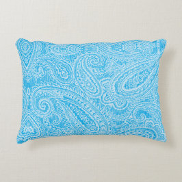 Ein lebendiges blaues Gewebe mit komplexen Mustern Dekokissen