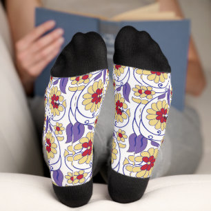 Ein lebendiges Design mit gelben und orangen Kreat Socken