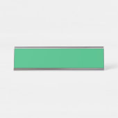 Ein lebendiges grünes Blatt mit prominenten Venen  Schreibtischnamensplakette (Vorderseite )