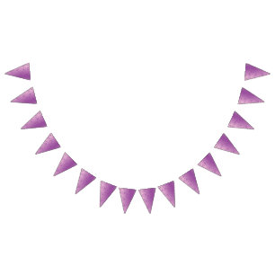 Ein lebendiges, lila Stoffdesign mit viel Komfort Wimpelkette