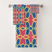 Ein lebendiges mehrfarbiges Stoffdesign Badhandtuch Set (Insitu)