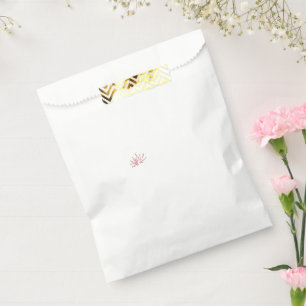 Ein lebendiges rot-schwarzes Blumendesign mit Geschenktütchen