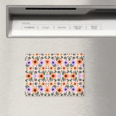 Ein lebhaftes Blumenmuster zeigt orangefarbene  Magnet (In Situ (Geschirrspüler))