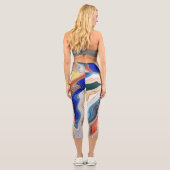 Ein lebhaftes, buntes Stoffkappenmuster Capri Leggings (Rückseite)