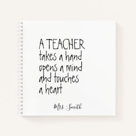 Ein Lehrer nimmt die Hand Notizblock