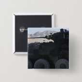 Ein leicht gepanzertes Fahrzeug feuert Button (Vorne & Hinten)