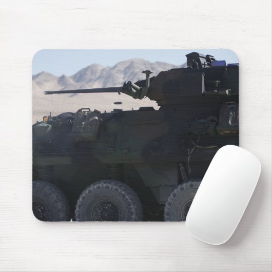 Ein leicht gepanzertes Fahrzeug feuert Mousepad (Mit Mouse)