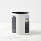 Ein leicht gepanzertes Fahrzeug feuert Tasse (Zentrum)