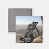 Ein Leiter der Crew sucht verdächtige Aktivitäten Magnet (Vorderseite/Rückseite)