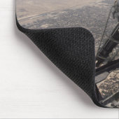 Ein Leiter der Crew sucht verdächtige Aktivitäten Mousepad (Ecke)