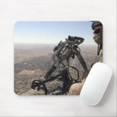 Ein Leiter der Crew sucht verdächtige Aktivitäten Mousepad (Mit Mouse)