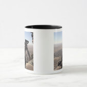 Ein Leiter der Crew sucht verdächtige Aktivitäten Tasse (Zentrum)