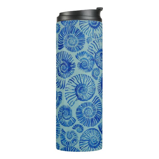 Ein lieblicher Philip Jacobs Fabric Ammonite Tumbl Thermosbecher (Nach links gedreht)