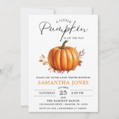 Ein Liitle Pumpkin ist auf dem Weg zum Herbst Baby Einladung (Vorderseite)